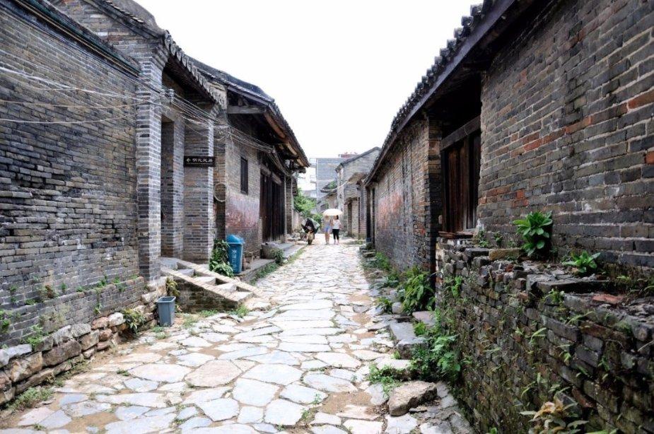 巴萨传奇队重庆之旅圆满结束 于重庆龙兴足球场3-1战胜IFDA全明星
